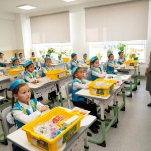 Қазақстанда білім беру жүйесі қалай өзгеруде: жаңа мектептер, мұғалімдердің жалақысының өсуі және оқушылардың ыстық тамақпен қамтылуы